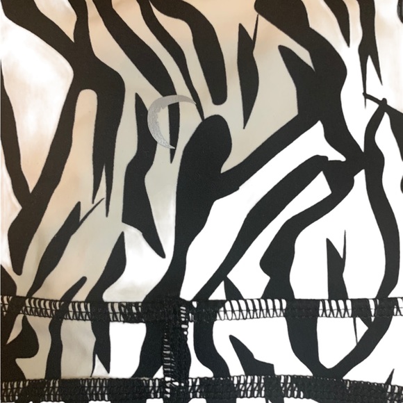 Zyia brilliant pocket zebra leggings 7/8 mid rise - Picture 5 of 6